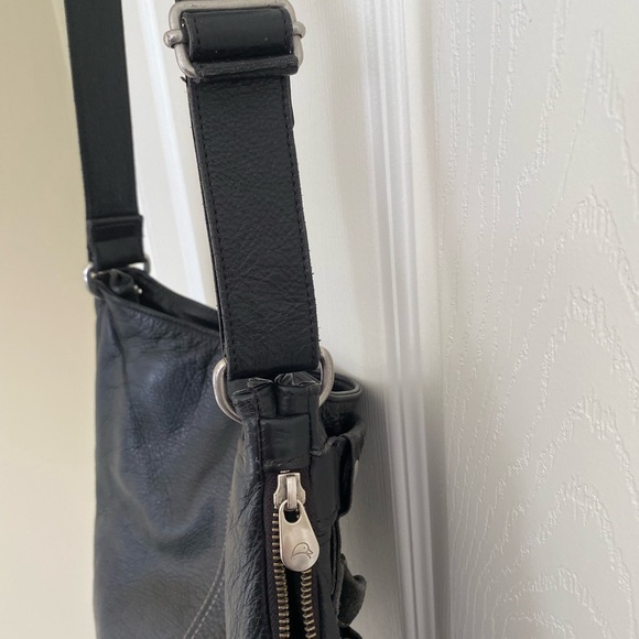 Mandarina Duck Leather Crossbody Bag - Picture 11 of 14